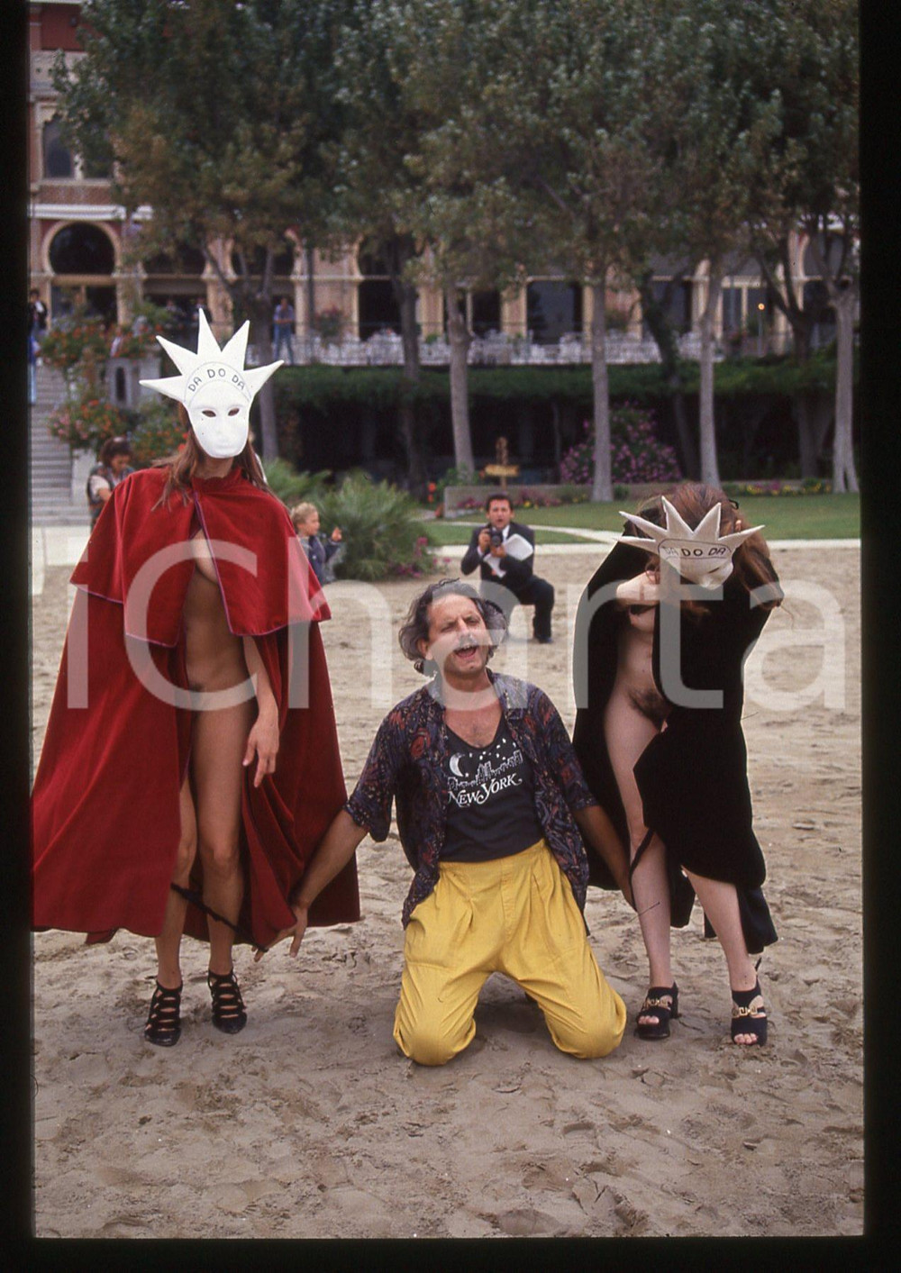 35mm vintage slide* 1994 VENEZIA Film DA DO DA Nico CIRASOLA spoglia due donne 6