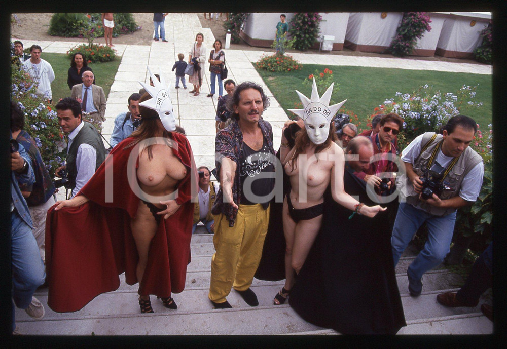 35mm vintage slide* 1994 VENEZIA - DA DO DA Nico CIRASOLA con donne in topless 7