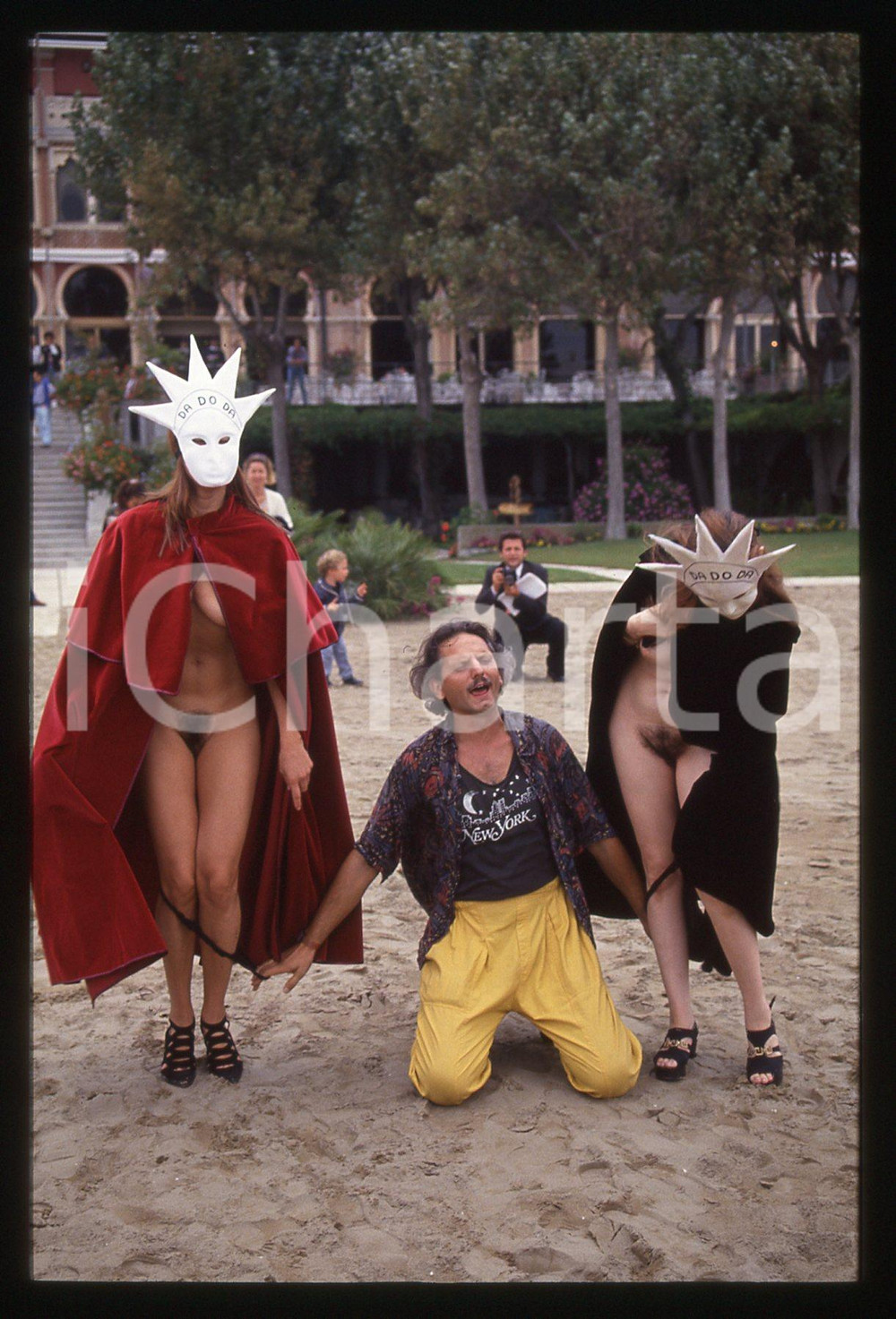 35mm vintage slide* 1994 VENEZIA Film DA DO DA Nico CIRASOLA spoglia due donne 4