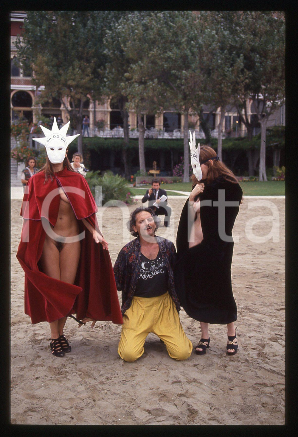 35mm vintage slide* 1994 VENEZIA Film DA DO DA Nico CIRASOLA spoglia due donne 5