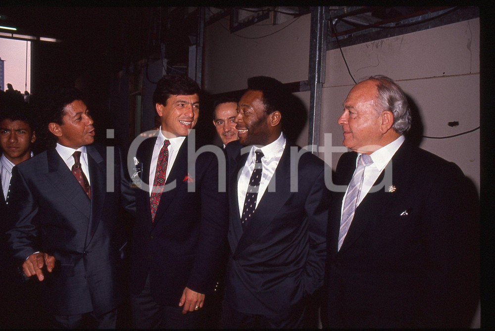35mm vintage slide* 1990 MILANO PELÉ e Alfredo DI STEFANO Galà di ITALIA '90 (3)