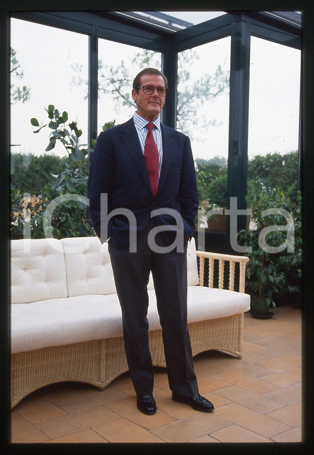 35mm vintage slide* 1990 ca CINEMA Roger MOORE Ritratto dell'attore (3)