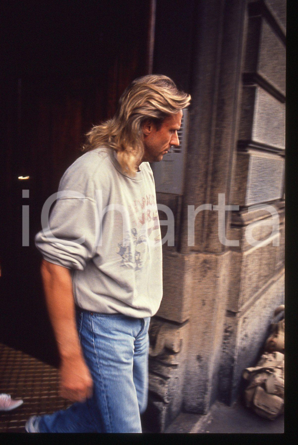 35mm vintage slide* 1991 MILANO Bjorn BORG esce da casa di Loredana BERTÈ