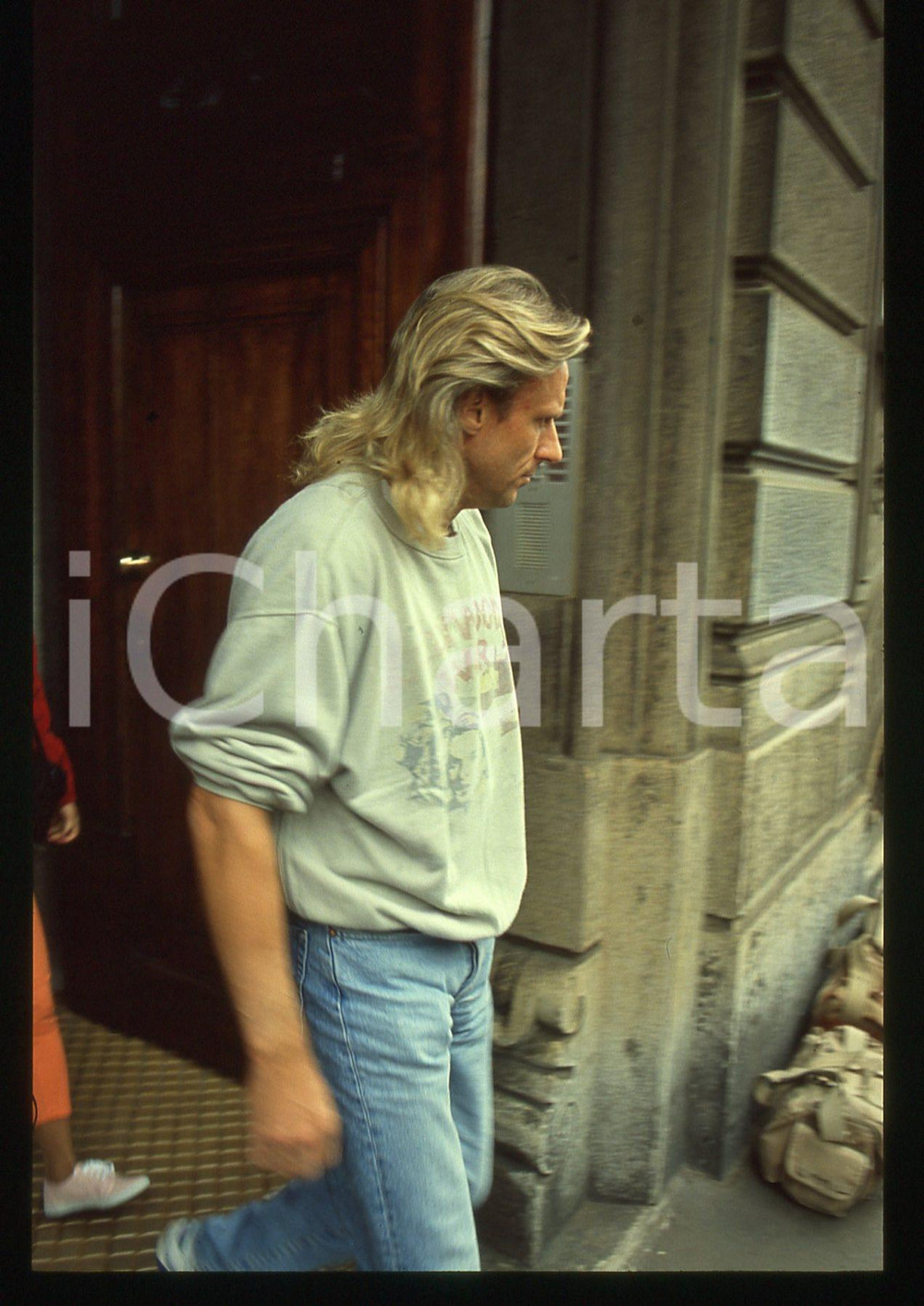 35mm vintage slide* 1991 MILANO - Bjorn BORG esce da casa di Loredana BERTÈ (7)