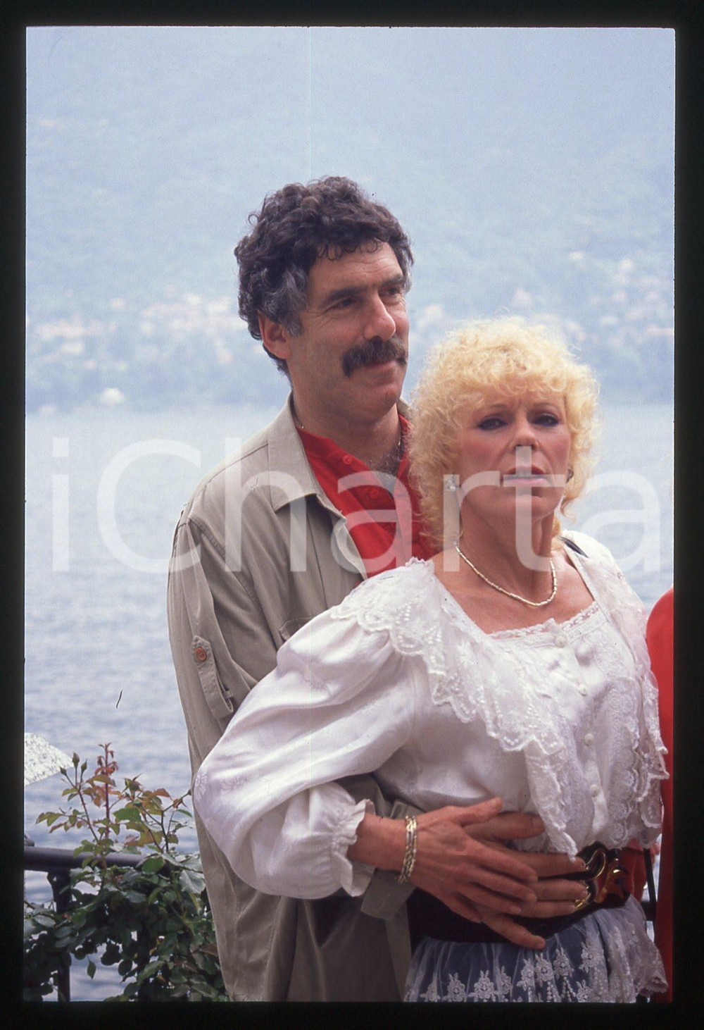35mm vintage slide* 1990 CERNOBBIO - VILLA D'ESTE Elliott GOULD ed Elke SOMMER