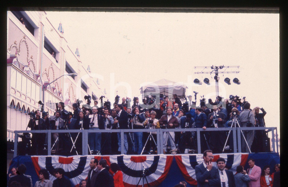 35mm vintage slide* 1990 ATLANTIC CITY Photographers at TRUMP TAJ MAHAL opening