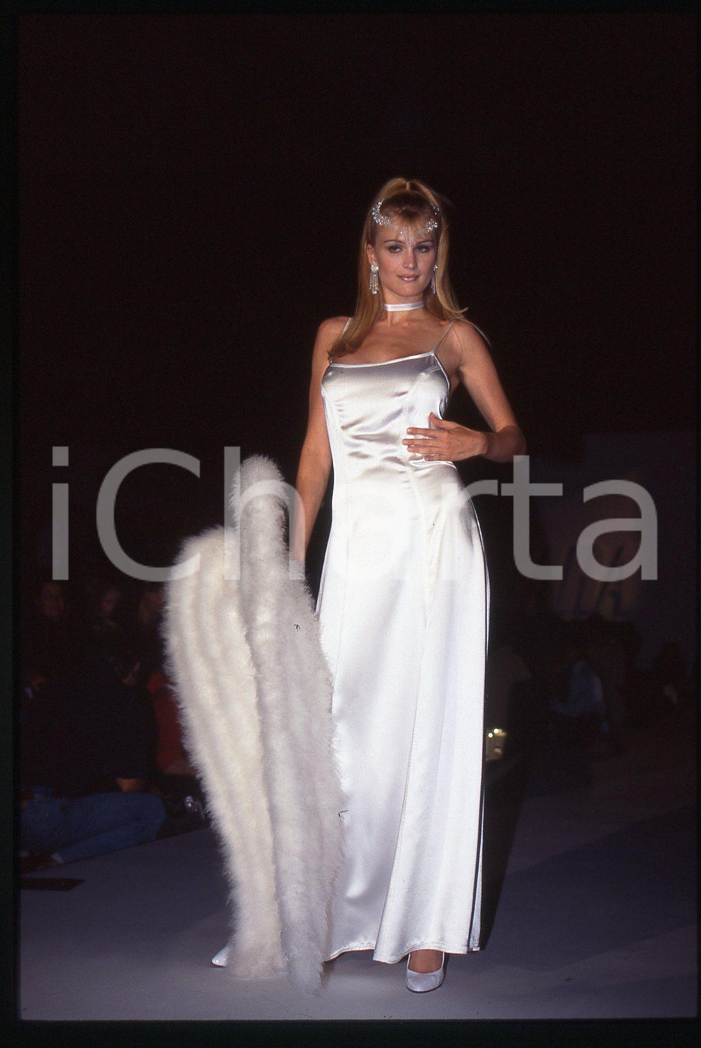 35mm vintage slide* 1995 MILANO Eva HENGER durante una sfilata di Chiara BONI