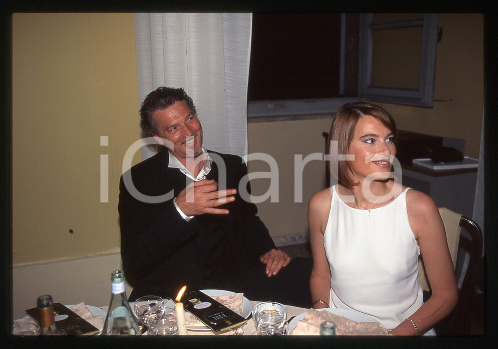 35mm vintage slide* 1995 ca COSTUME Stefano TACCONI e Laura SPERANZA al ristorante 20