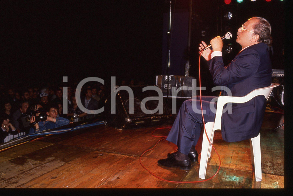 35mm vintage slide* 1989 MILANO - Domenico MODUGNO canta ad un comizio del PSDI