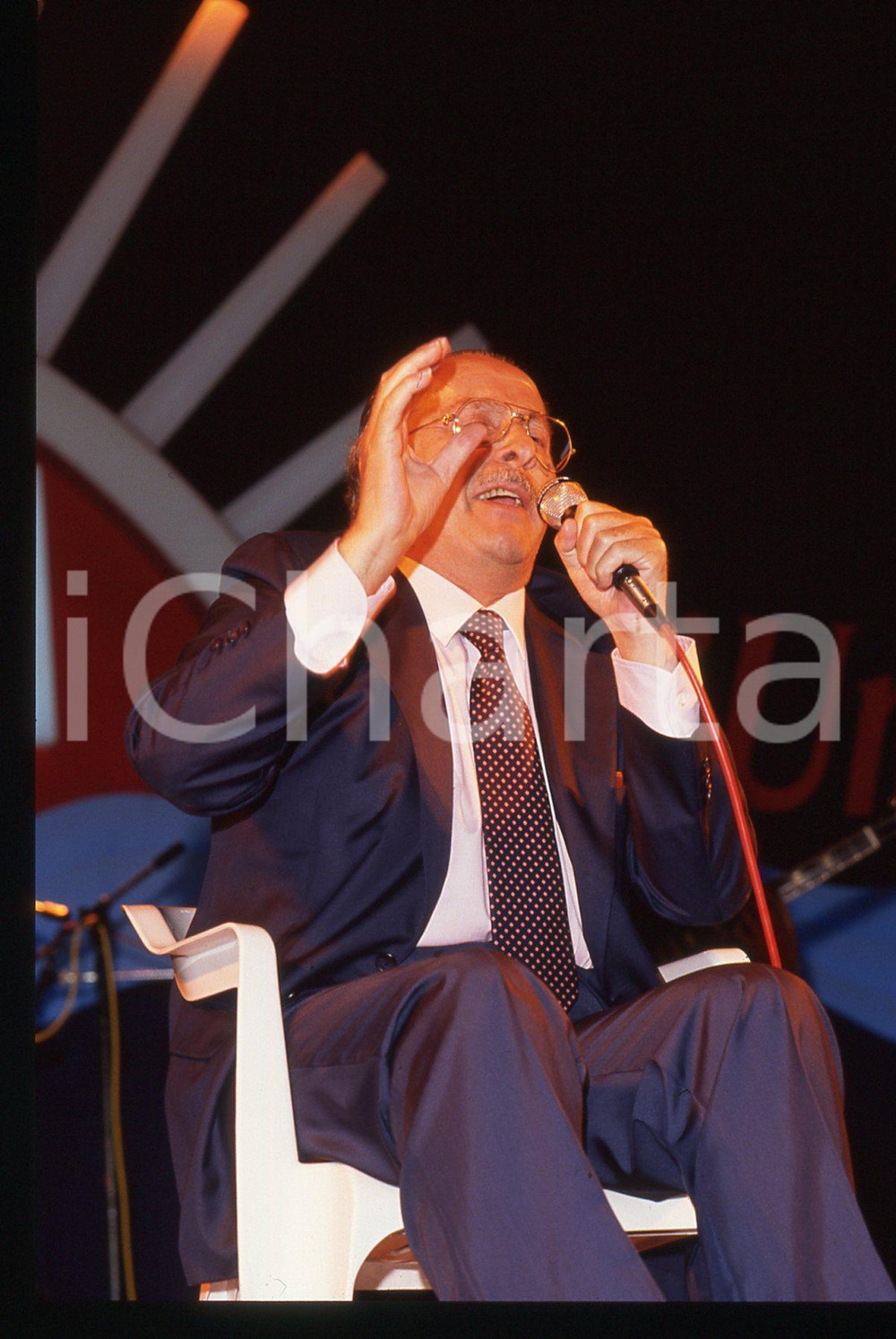 35mm vintage slide* 1989 MILANO Domenico MODUGNO canta ad un comizio del PSDI 18