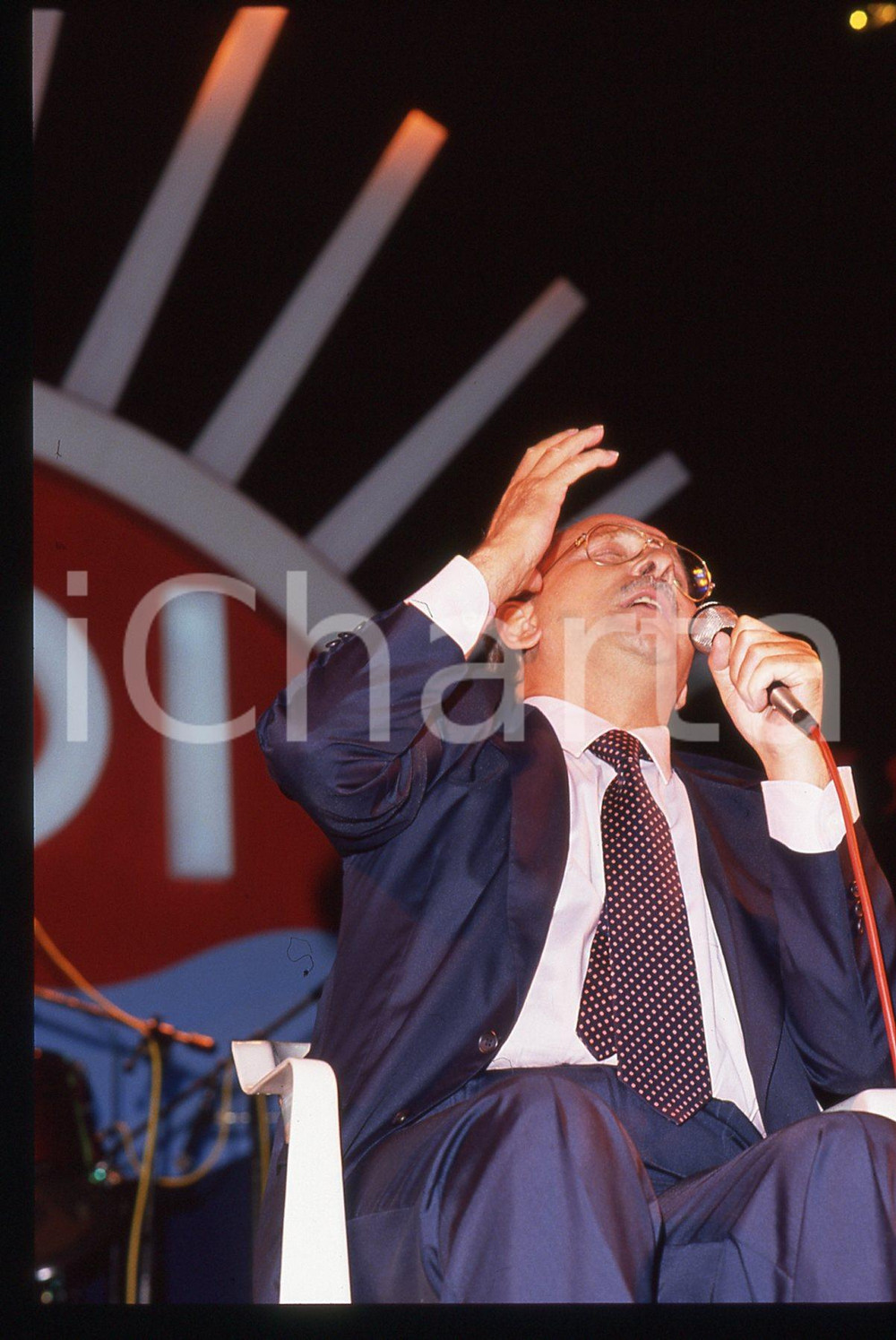 35mm vintage slide* 1989 MILANO Domenico MODUGNO canta ad un comizio del PSDI 32