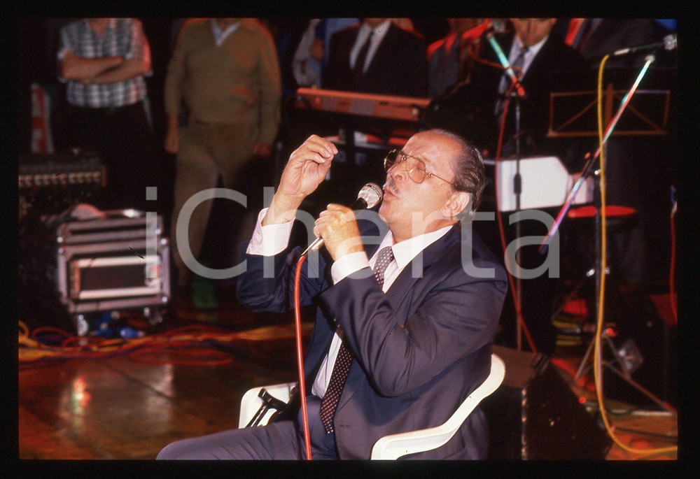 35mm vintage slide* 1989 MILANO Domenico MODUGNO canta ad un comizio del PSDI 17