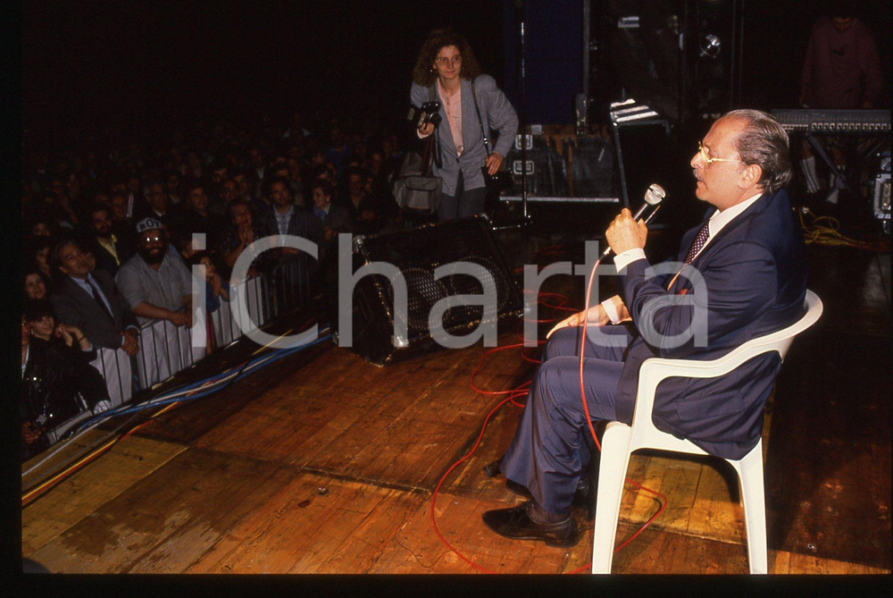 35mm vintage slide* 1989 MILANO Domenico MODUGNO canta ad un comizio del PSDI 29