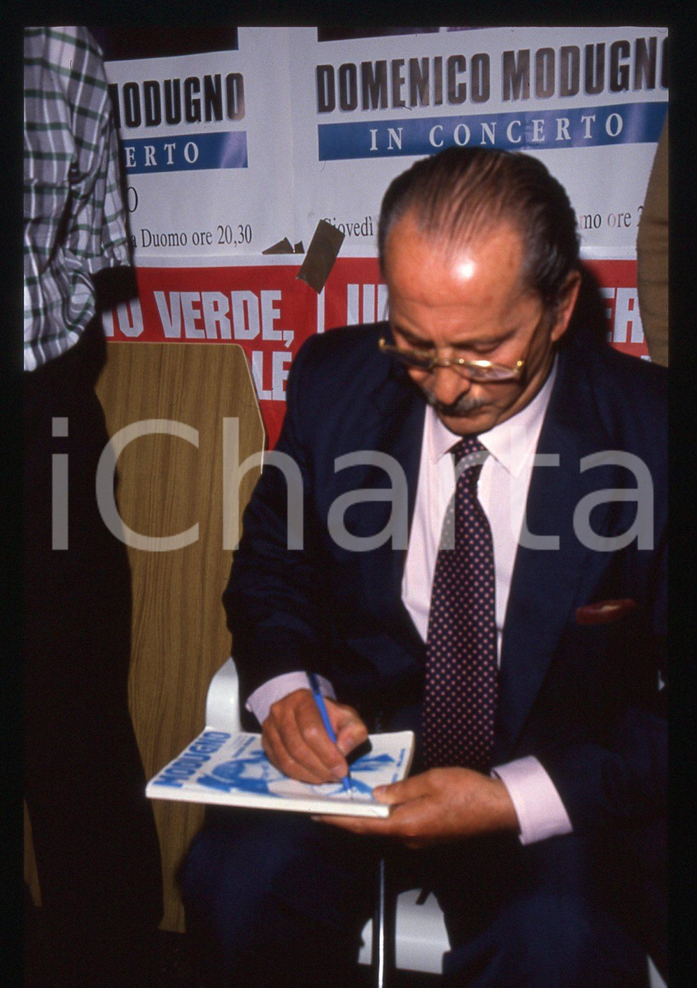 35mm vintage slide* 1989 MILANO Domenico MODUGNO firma autografi convegno PSDI 2