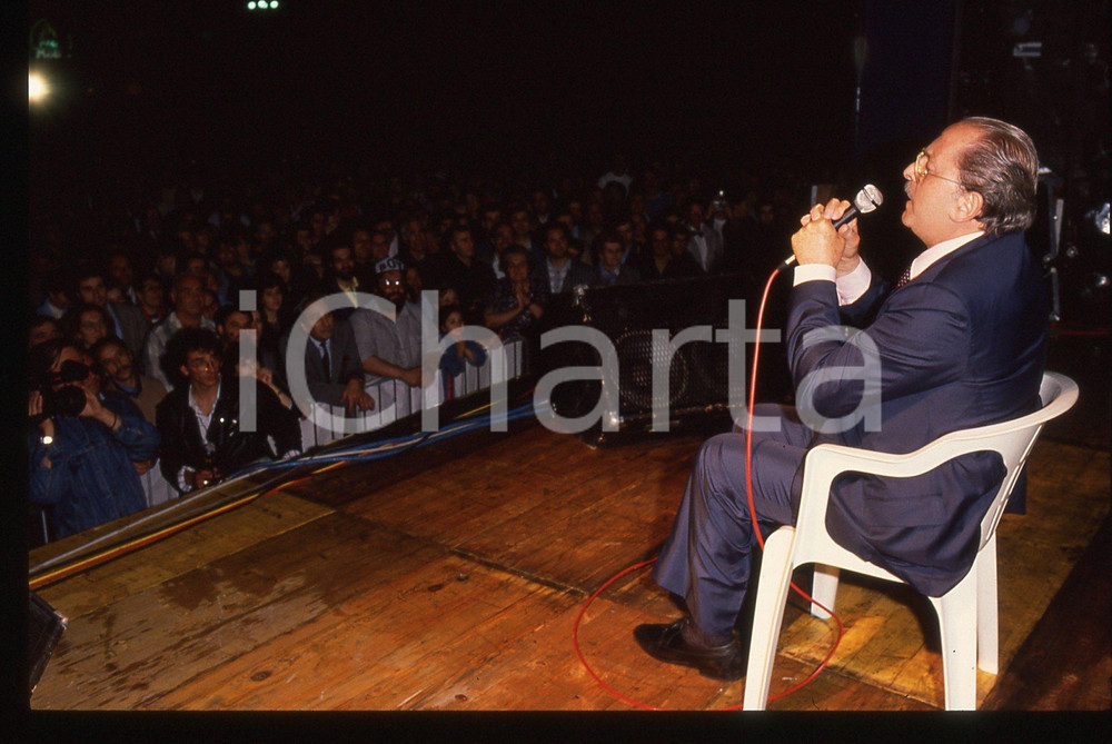 35mm vintage slide* 1989 MILANO Domenico MODUGNO canta ad un comizio del PSDI 69