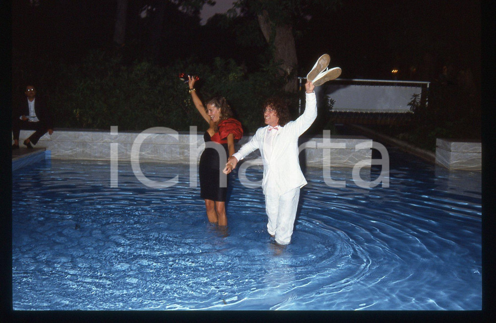 35mm vintage slide* 1988 COSTUME - Ana OBREGON e Gianfranco BULLO in piscina (2)