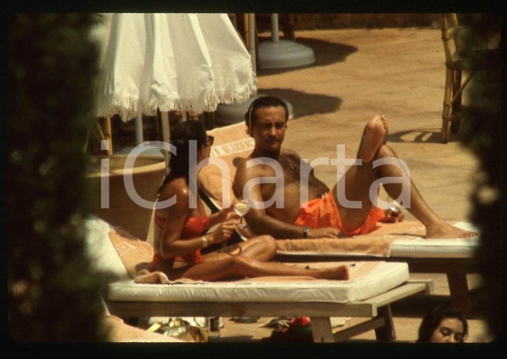 35mm vintage slide* 1989 MAIORCA - Ana OBREGON e Cesar ALBINANA in piscina (12)