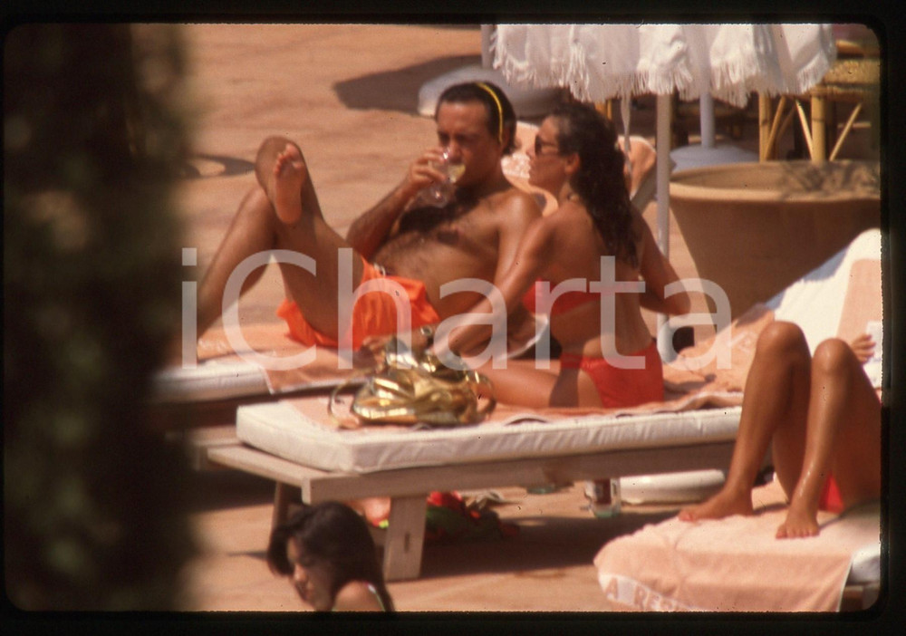 35mm vintage slide* 1989 MAIORCA - Ana OBREGON e Cesar ALBINANA in piscina (13)