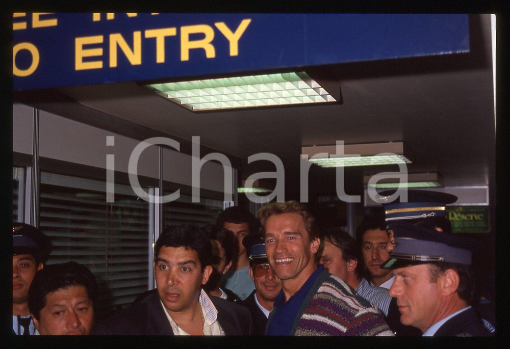 35mm vintage slide* 1991 NIZZA Arnold SCHWARZENEGGER paparazzato in aeroporto 7