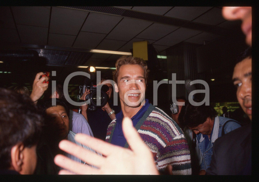 35mm vintage slide* 1991 NIZZA Arnold SCHWARZENEGGER paparazzato in aeroporto 10