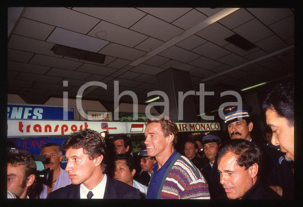 35mm vintage slide* 1991 NIZZA - Arnold SCHWARZENEGGER paparazzato in aeroporto