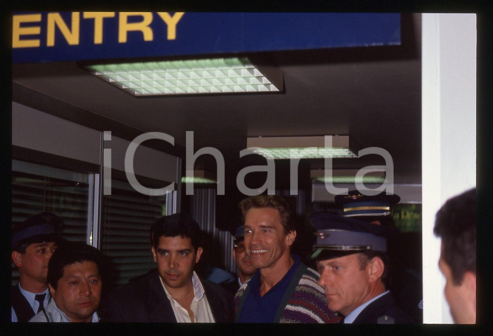 35mm vintage slide* 1991 NIZZA Arnold SCHWARZENEGGER paparazzato in aeroporto 3