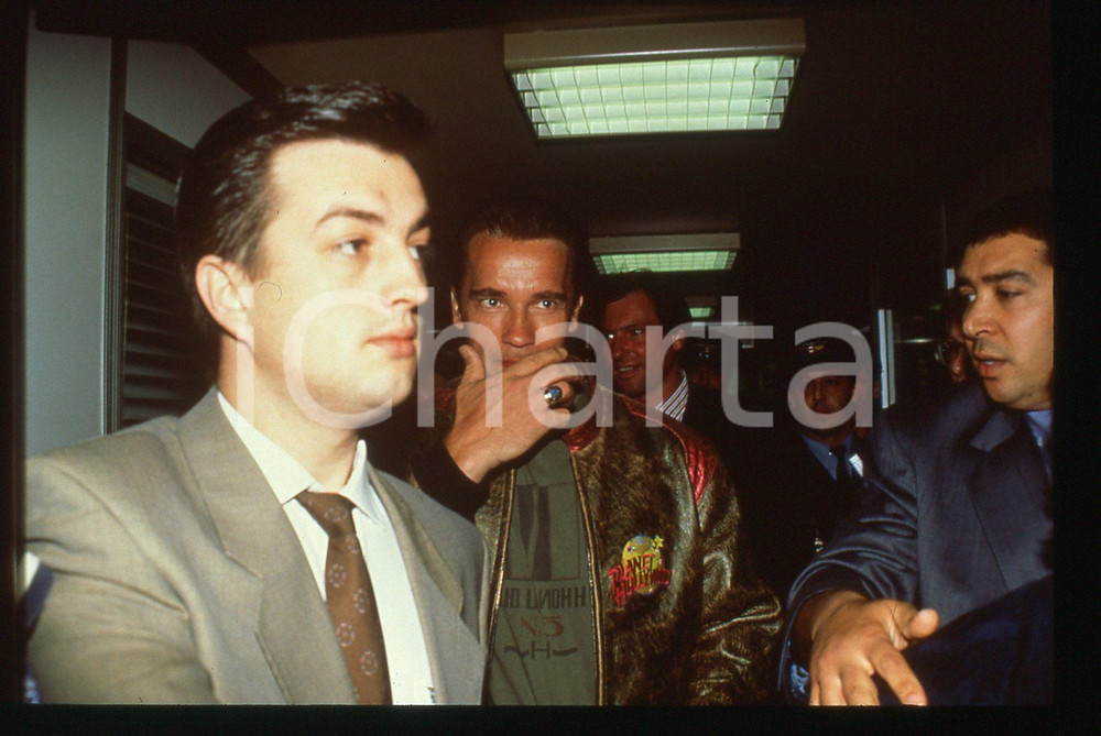 35mm vintage slide* 1993 NIZZA Arnold SCHWARZENEGGER paparazzato in aeroporto 3