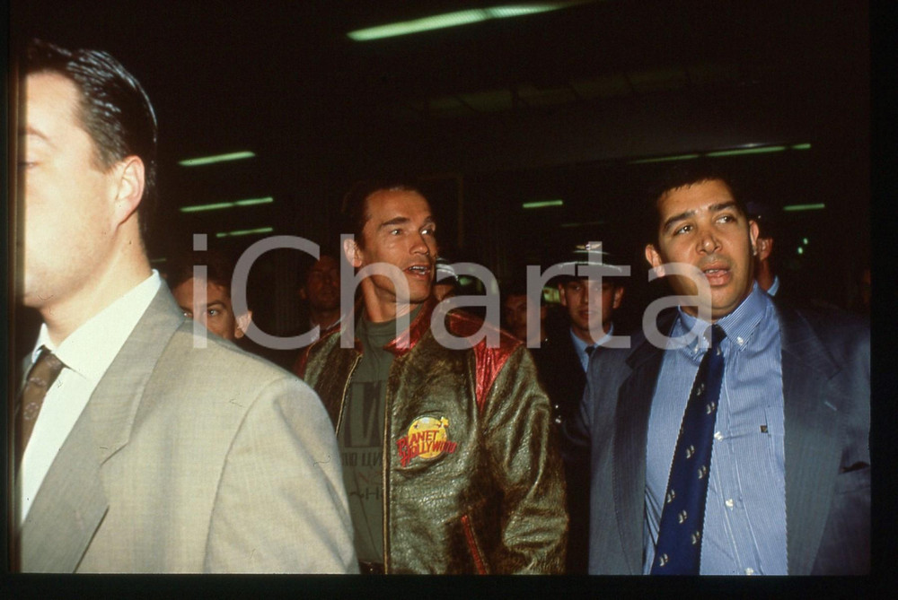 35mm vintage slide* 1993 NIZZA Arnold SCHWARZENEGGER paparazzato in aeroporto 4
