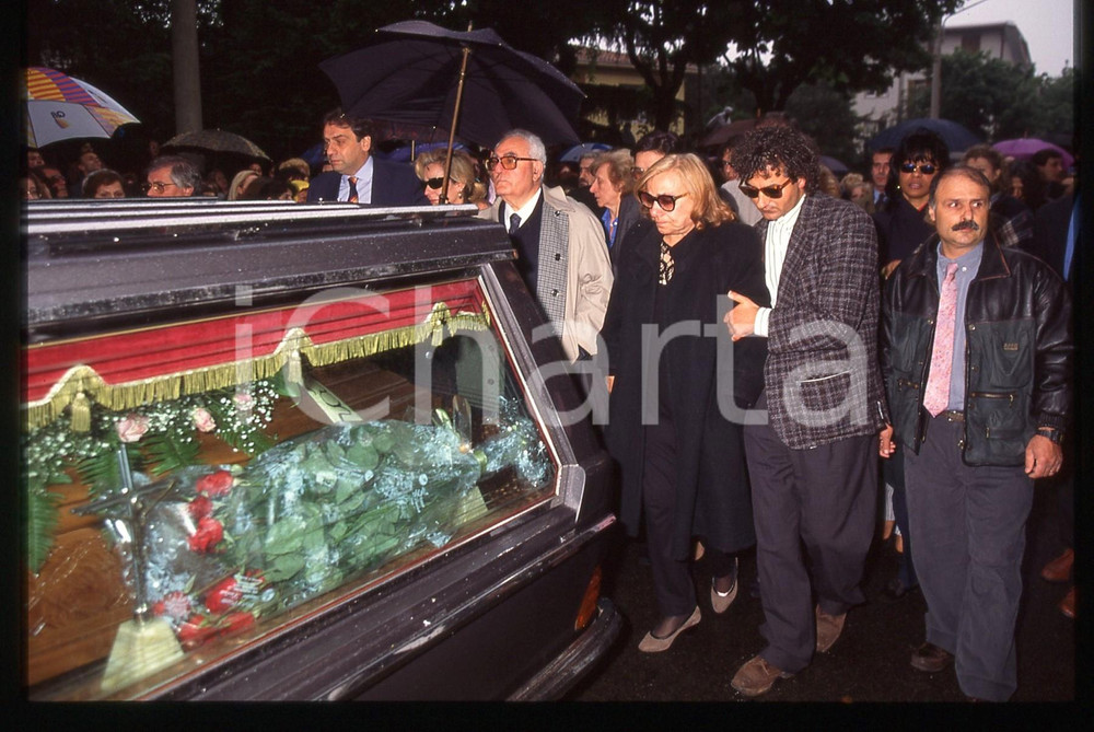 35mm vintage slide* 1995 BUSTO ARSIZIO Funerali di Mia MARTINI Giuseppe BERTÉ 8