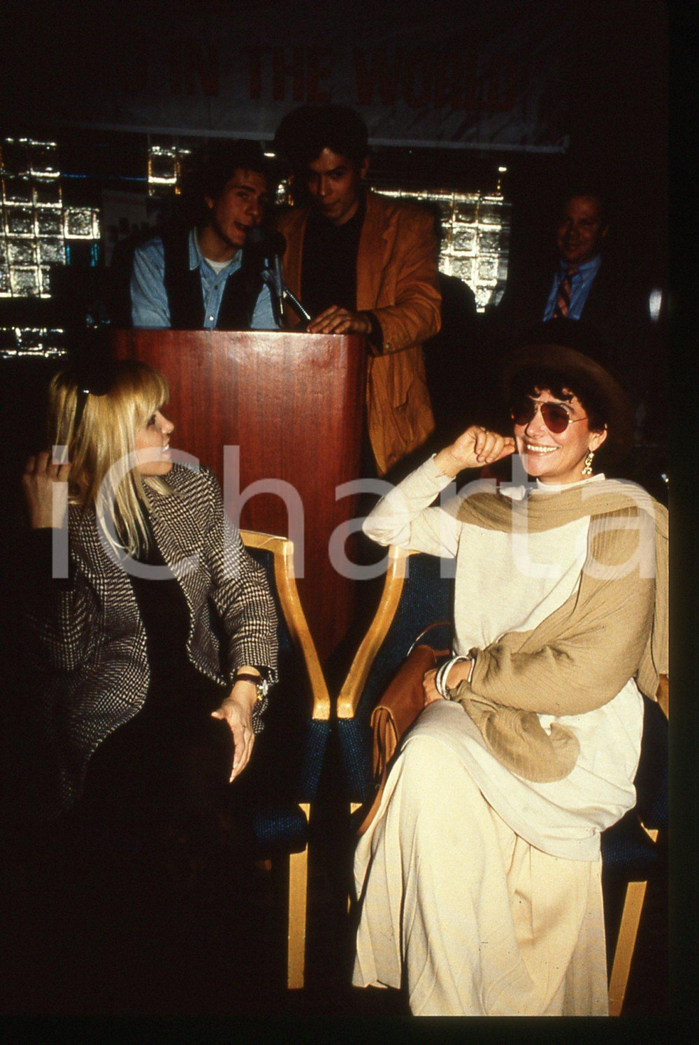 Fotografia d epoca originale 35mm vintage slide 1989 SANREMO IN THE WORLD  Mia MARTINI e Dori GHEZZI 2 1