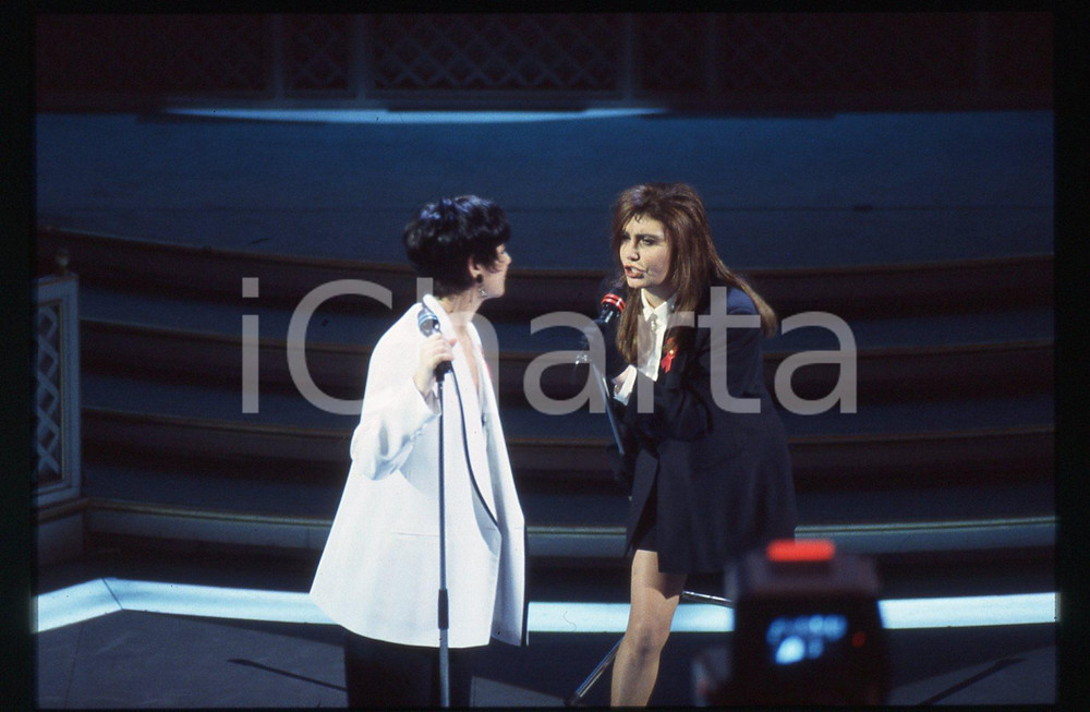 35mm vintage slide* 1993 FESTIVAL SANREMO - Mia MARTINI e Loredana BERTÈ (5)