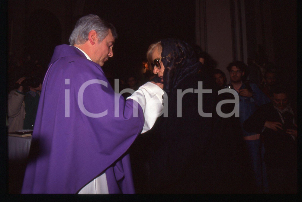 35mm vintage slide* 1995 BUSTO ARSIZIO Funerali Mia MARTINI Ritratto don Silvano