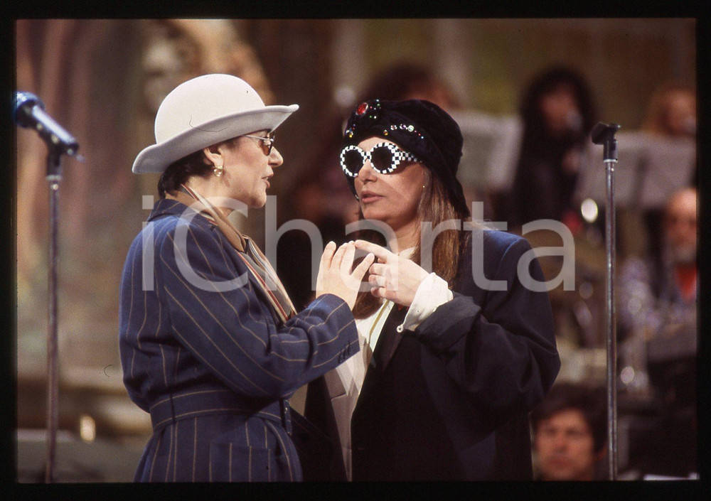 35mm vintage slide* 1993 FESTIVAL SANREMO - Mia MARTINI e Loredana BERTÈ (9)
