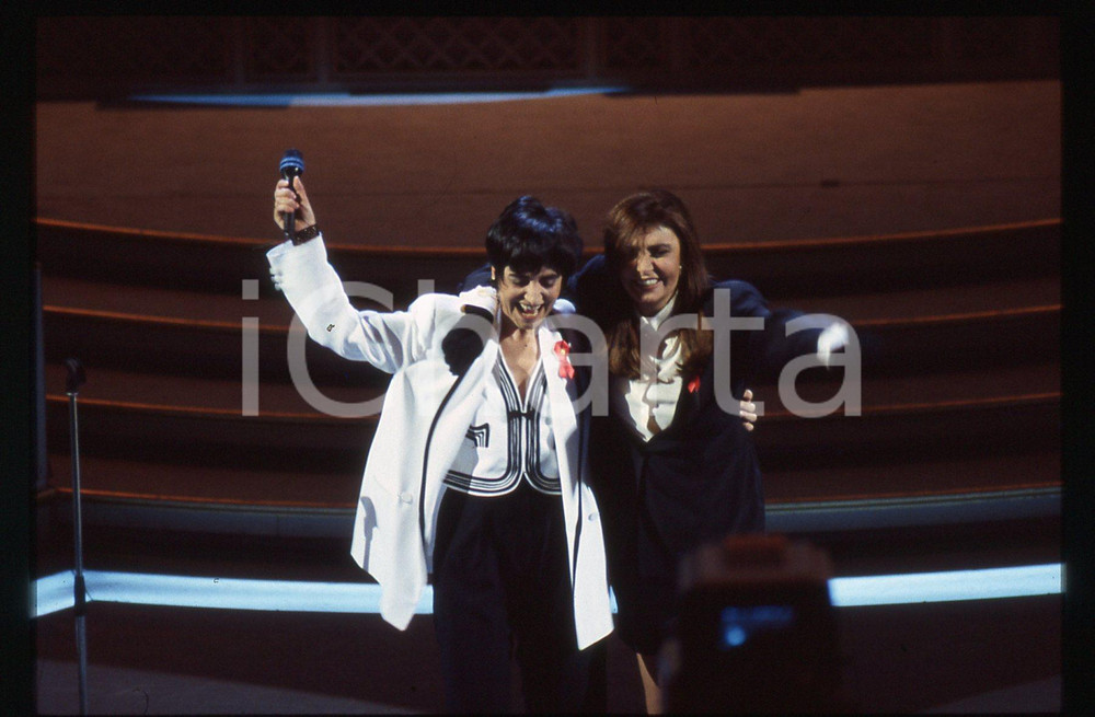 35mm vintage slide* 1993 FESTIVAL SANREMO - Mia MARTINI e Loredana BERTÈ (11)