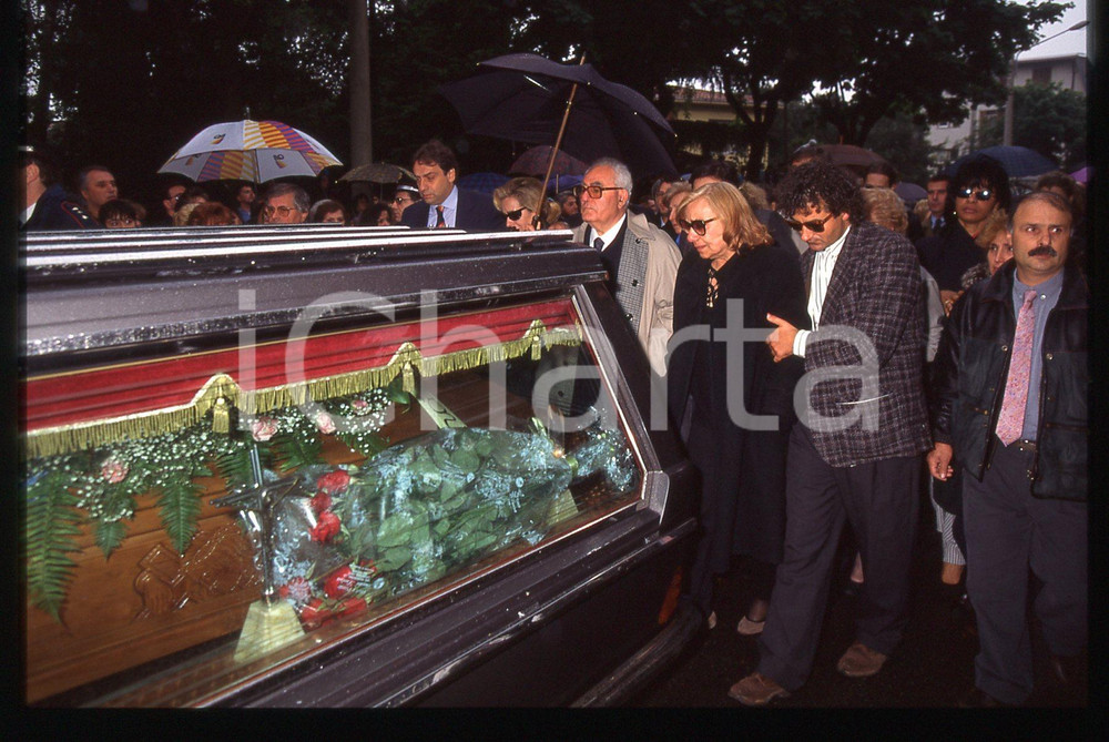 35mm vintage slide* 1995 BUSTO ARSIZIO Funerali di Mia MARTINI Giuseppe BERTÉ 17