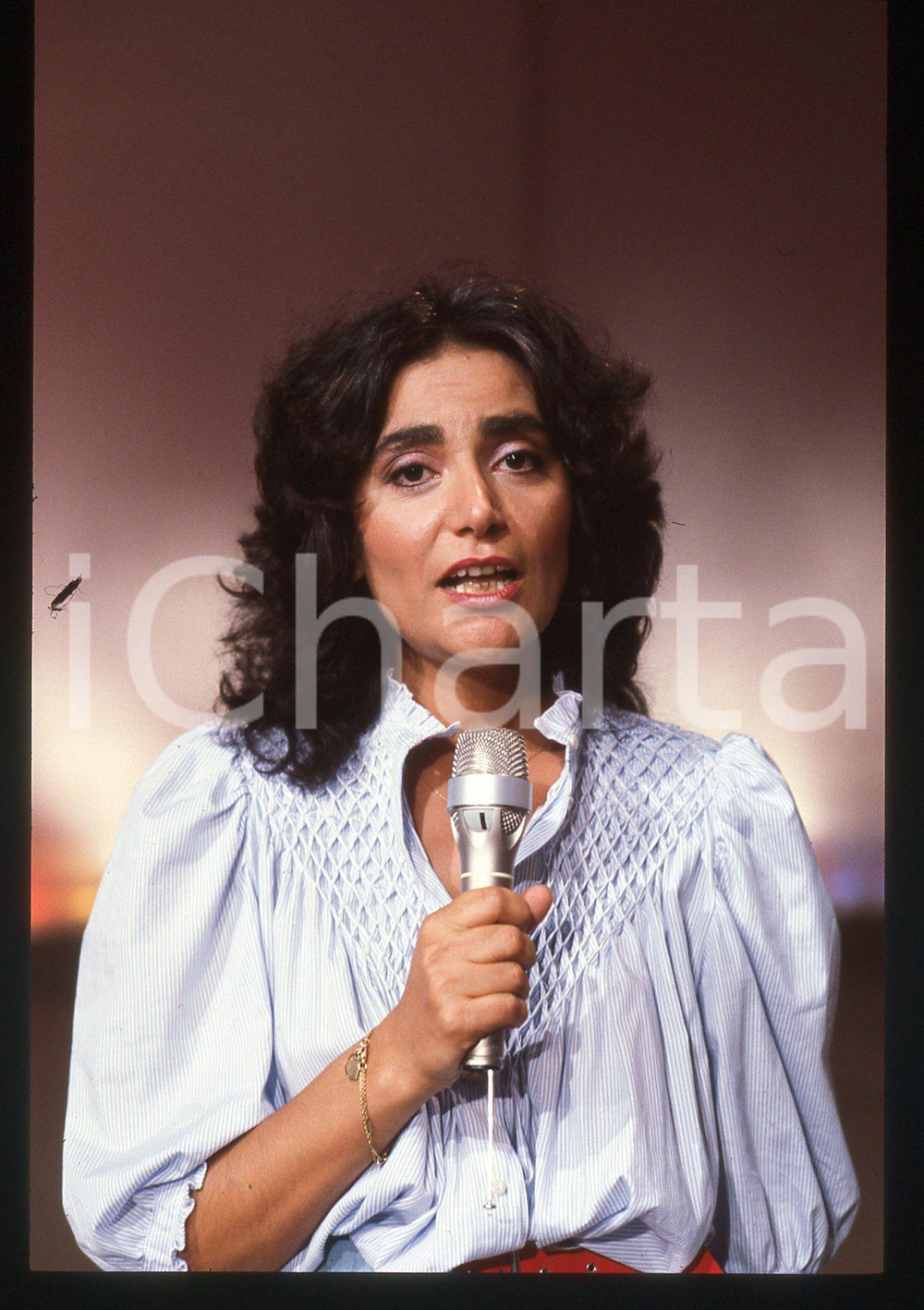 35mm vintage slide* 1985 ca MUSICA - Mia MARTINI durante un'esibizione (11)