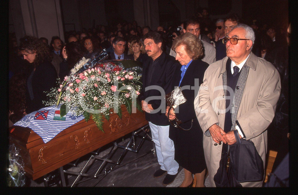35mm vintage slide* 1995 BUSTO ARSIZIO Funerali di Mia MARTINI Giuseppe BERTÉ 19