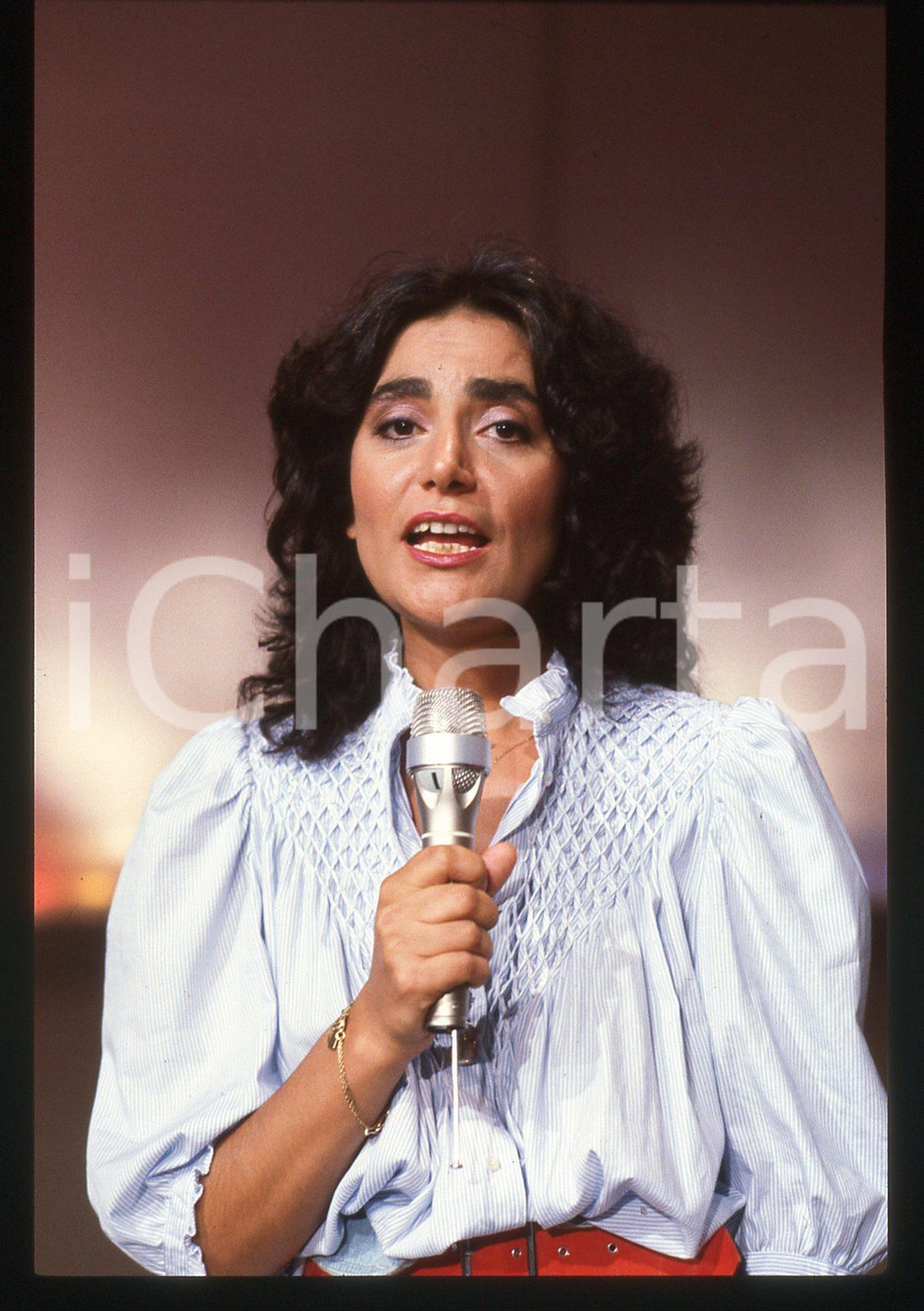 35mm vintage slide* 1985 ca MUSICA - Mia MARTINI durante un'esibizione (12)