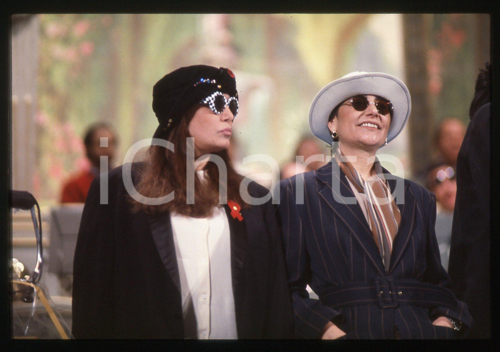 35mm vintage slide* 1993 FESTIVAL SANREMO - Mia MARTINI e Loredana BERTÈ (17)