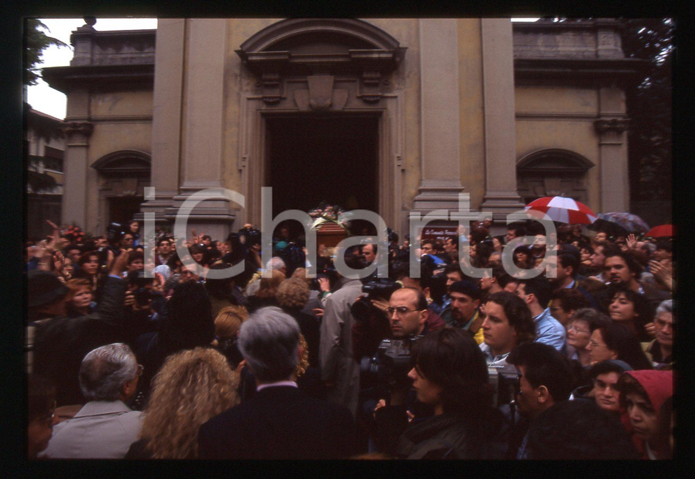 35mm vintage slide*1995 BUSTO ARSIZIO Funerali Mia MARTINI Arrivo salma chiesa 8