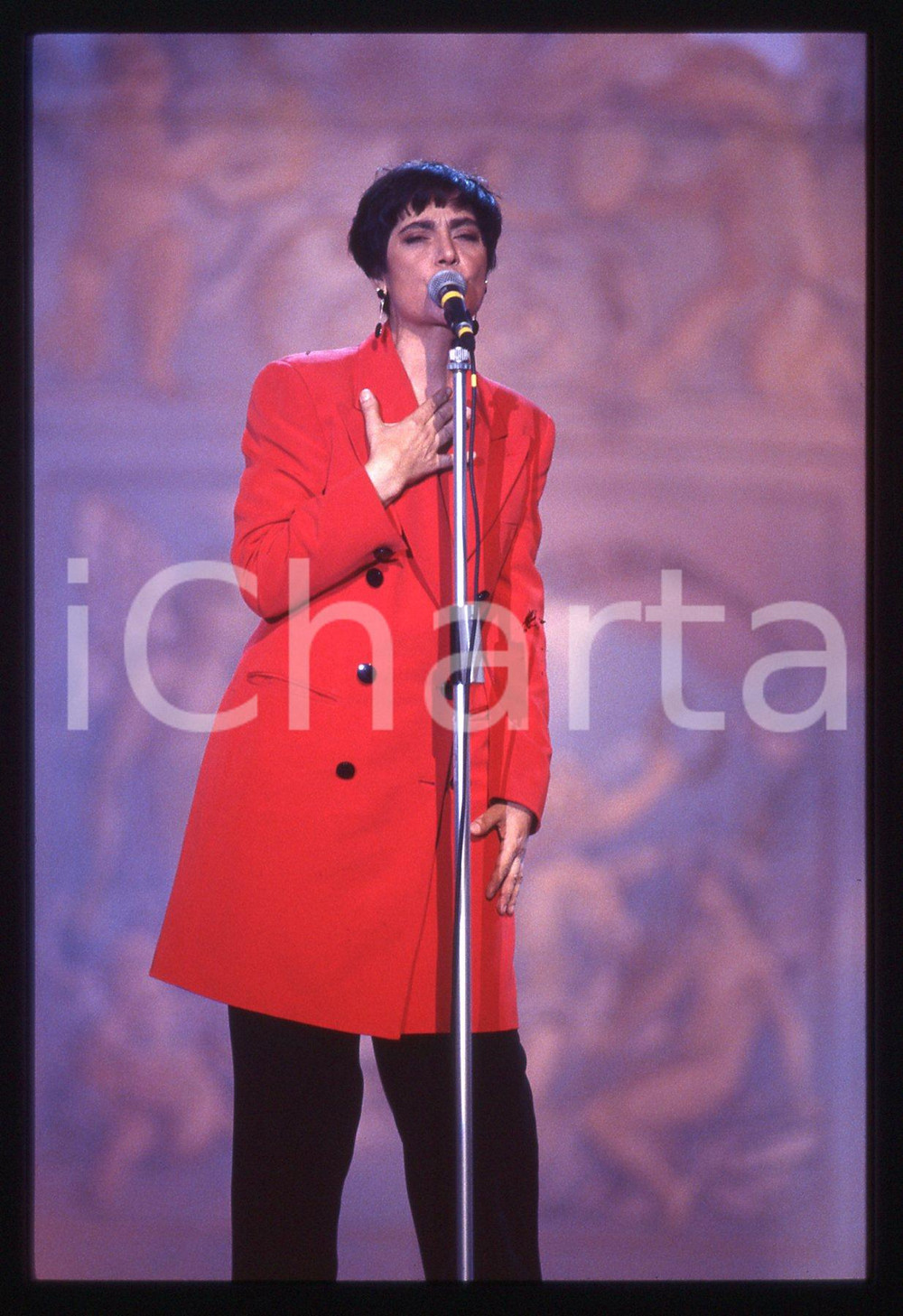 35mm vintage slide* 1990 ca MUSICA - Mia MARTINI durante un'esibizione (3)