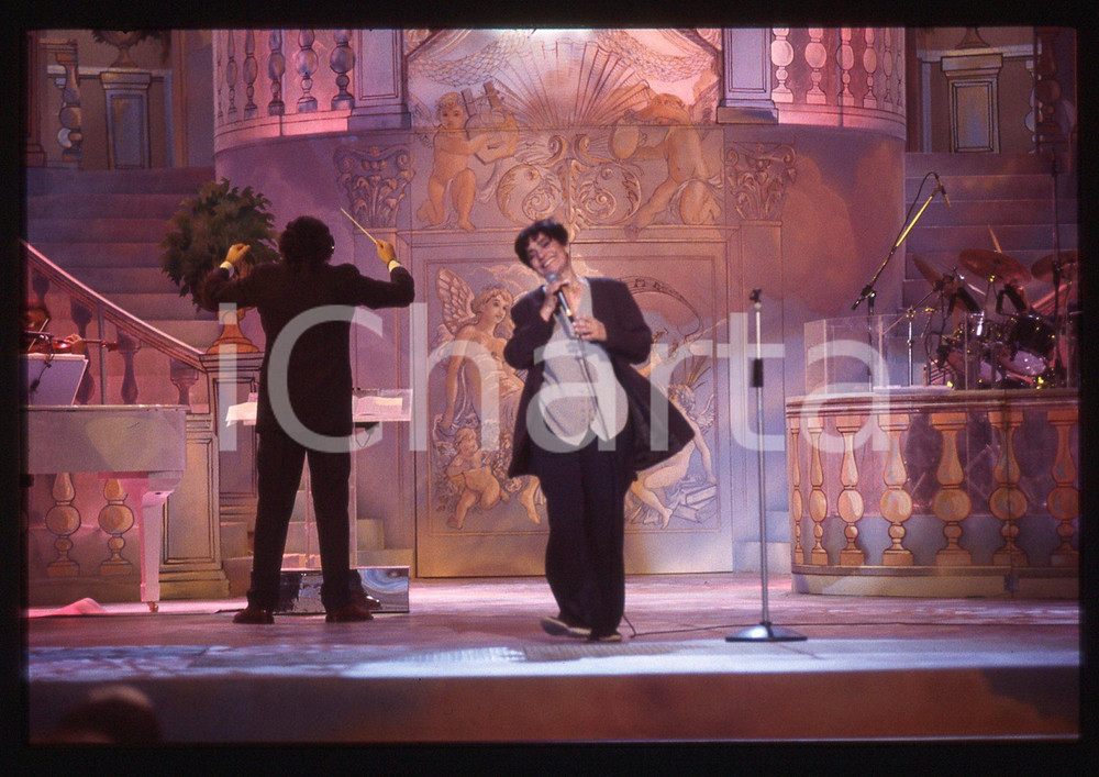 35mm vintage slide* 1990 ca MUSICA - Mia MARTINI durante un'esibizione (5)