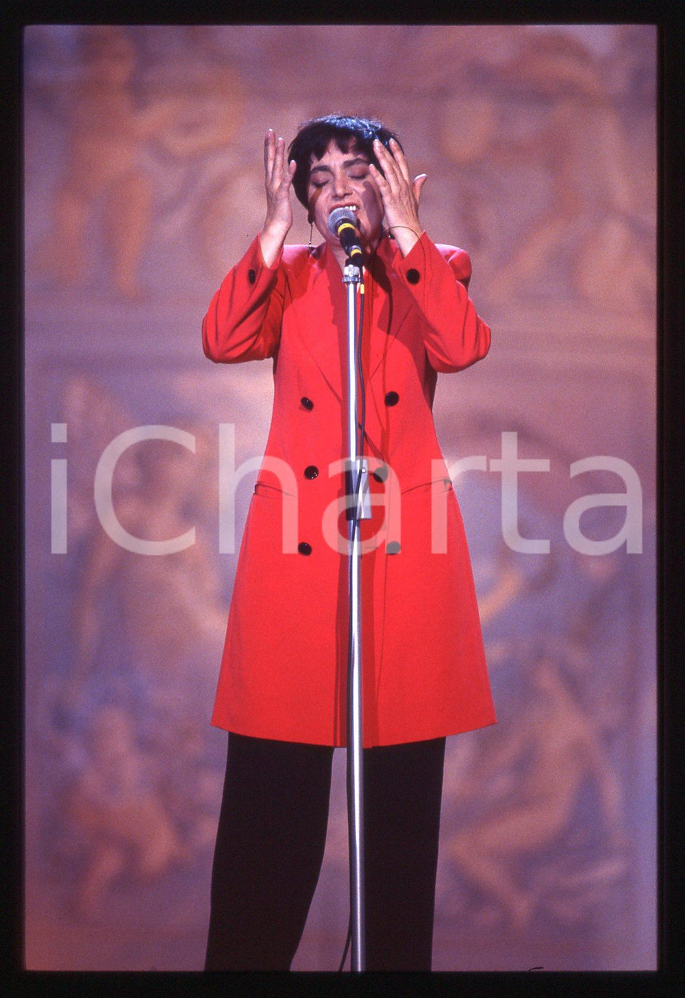 35mm vintage slide* 1990 ca MUSICA - Mia MARTINI durante un'esibizione (7)
