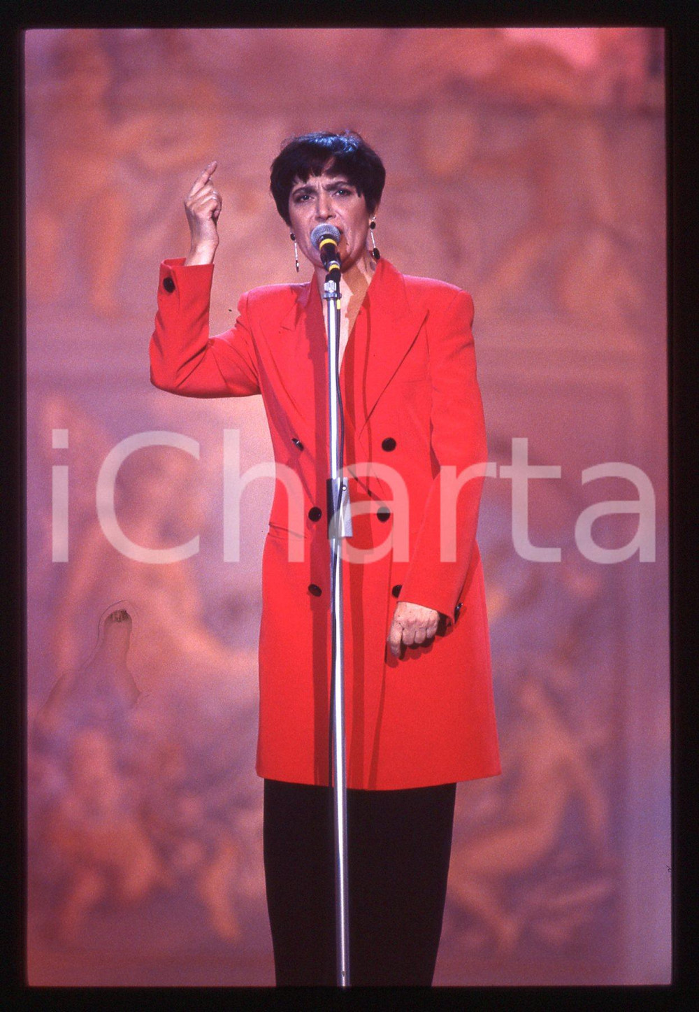 35mm vintage slide* 1990 ca MUSICA - Mia MARTINI durante un'esibizione (8)