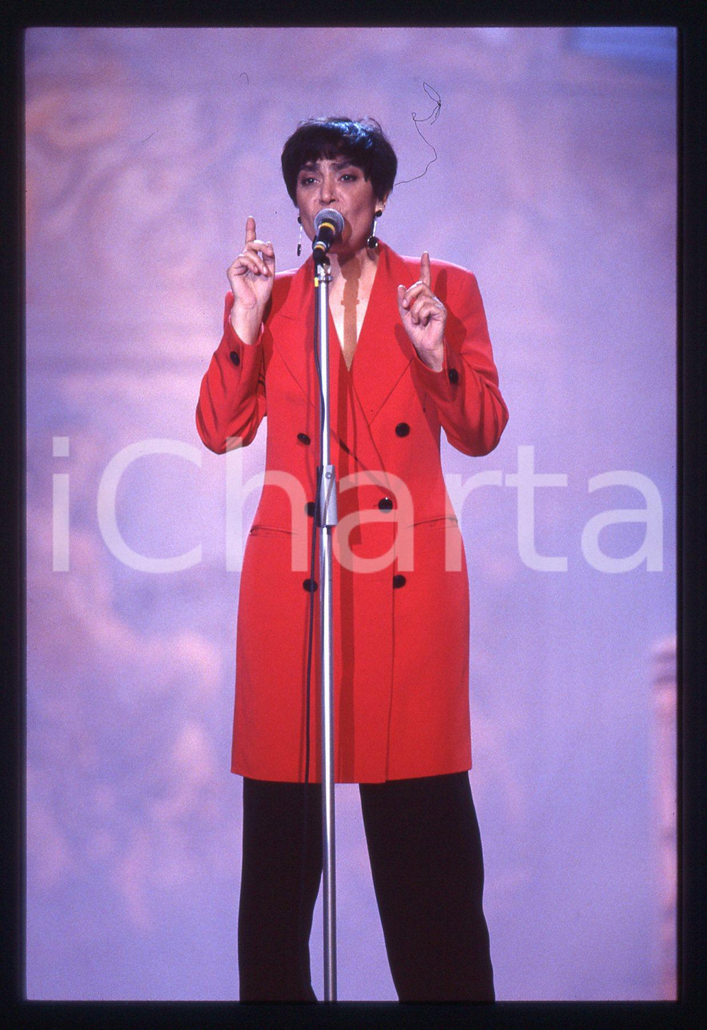35mm vintage slide* 1990 ca MUSICA - Mia MARTINI durante un'esibizione (9)