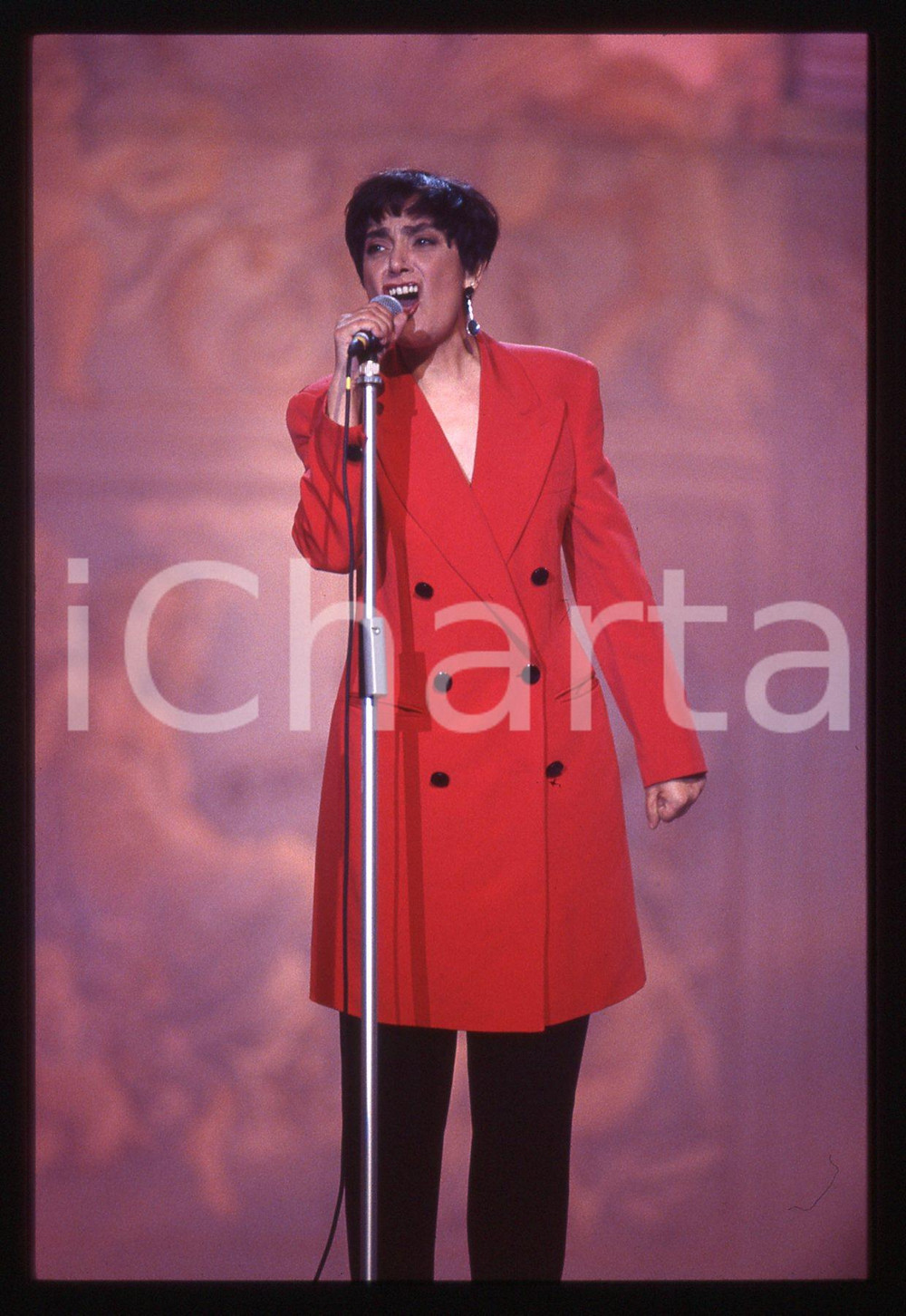 35mm vintage slide* 1990 ca MUSICA - Mia MARTINI durante un'esibizione (10)
