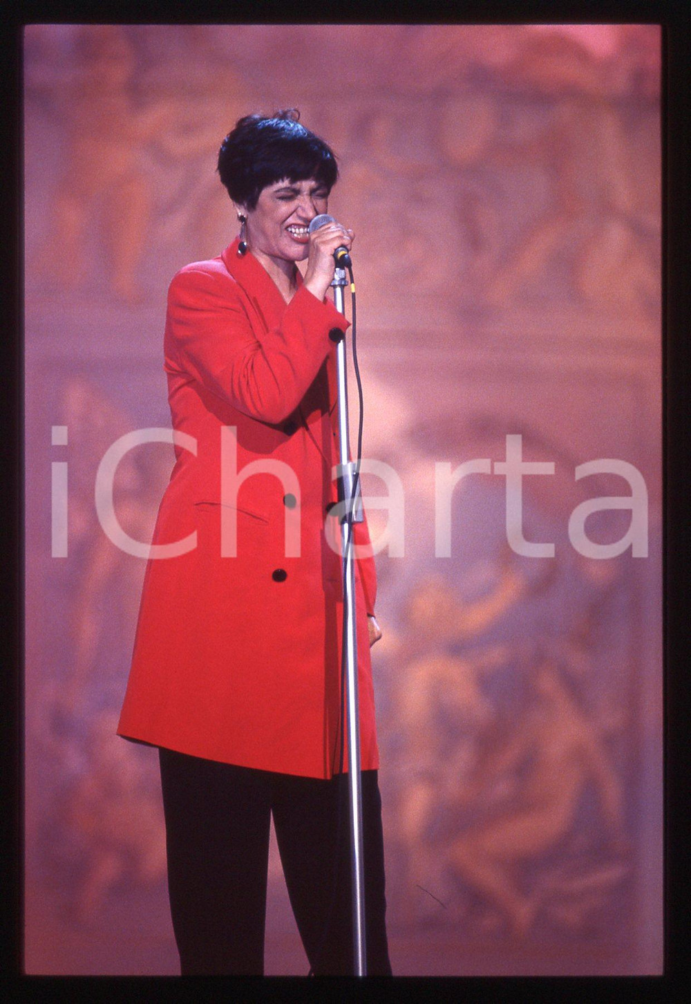 35mm vintage slide* 1990 ca MUSICA - Mia MARTINI durante un'esibizione (15)