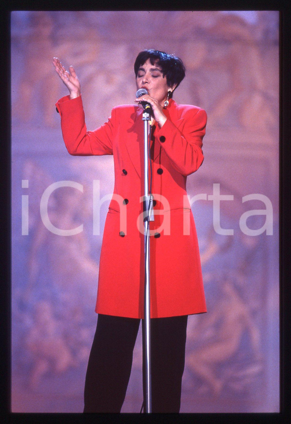 35mm vintage slide* 1990 ca MUSICA - Mia MARTINI durante un'esibizione (2)