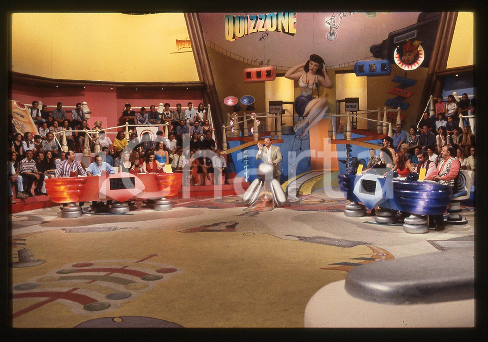 Fotografia d epoca originale 35mm vintage slide 1995 CANALE 5 Gerry SCOTTI conduce programma IL QUIZZONE 6 1