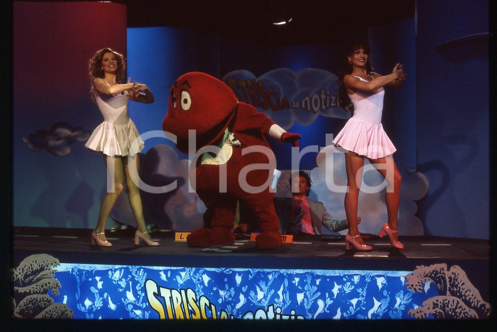 35mm vintage slide* 1995 STRISCIA LA NOTIZIA - Laura FREDDI e Miriana TREVISAN 4